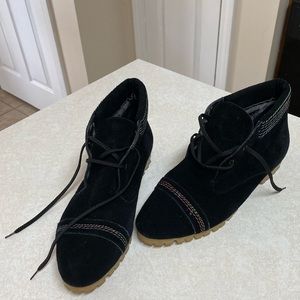 Suede leather booties with embroidery